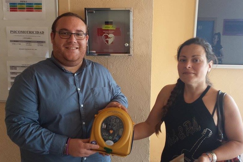 El Ayuntamiento instala un nuevo desfibrilador