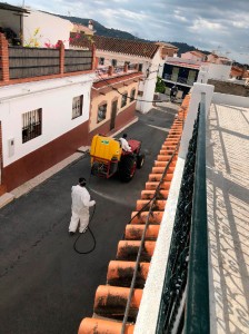Agricultores-desinfección-1_800