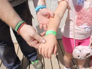 reparto-pulseras-identificativas-2